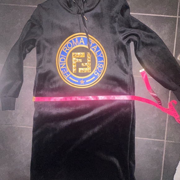 Hooded deess - Picture 6 of 7